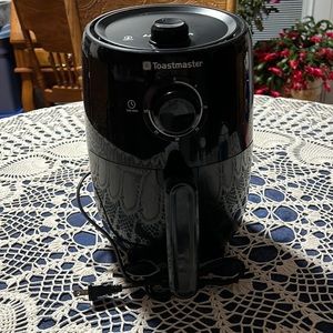 TOASTMASTER 2-QUART AIR FRYER, CORD, & INSTRUCTIONS BOOKLET ONLY USED 2 TIMES